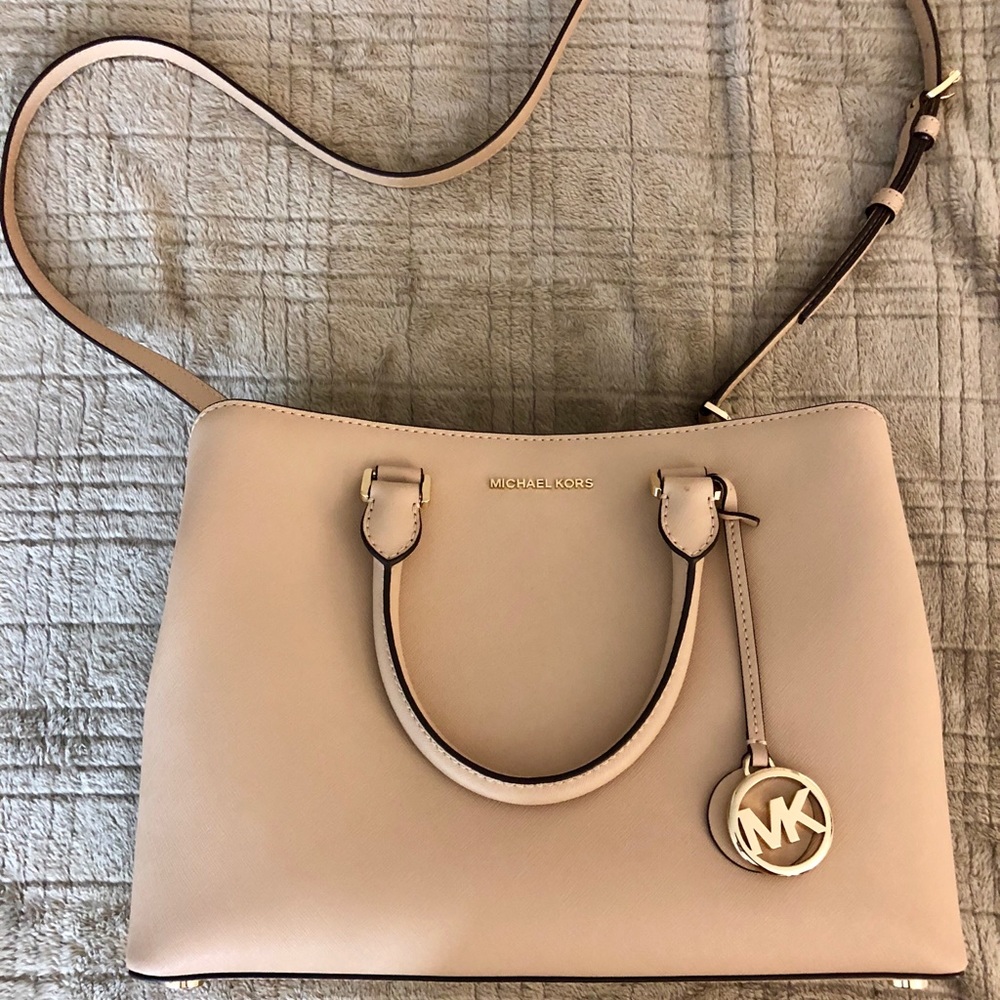 LIKE NEW Michael Kors Medium Saffiano Crossbody